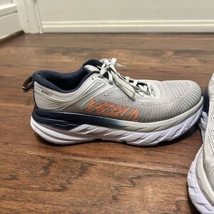 Hoka Bondi 7 size 8